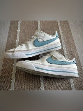 Kid’s Nike Court Legacy Shoes